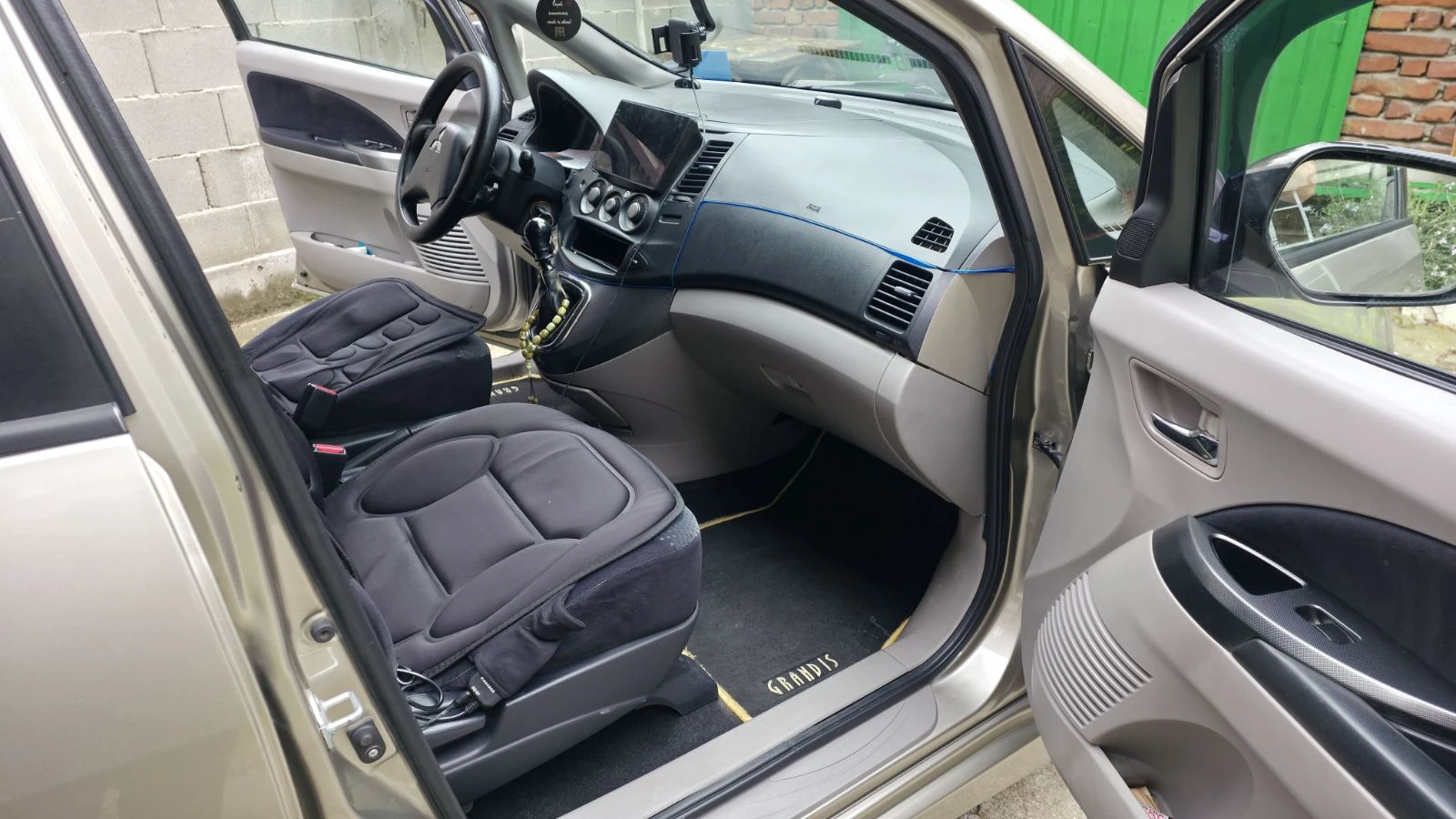 Mitsubishi Grandis 2 DI-D, снимка 7 - Автомобили и джипове - 54350013