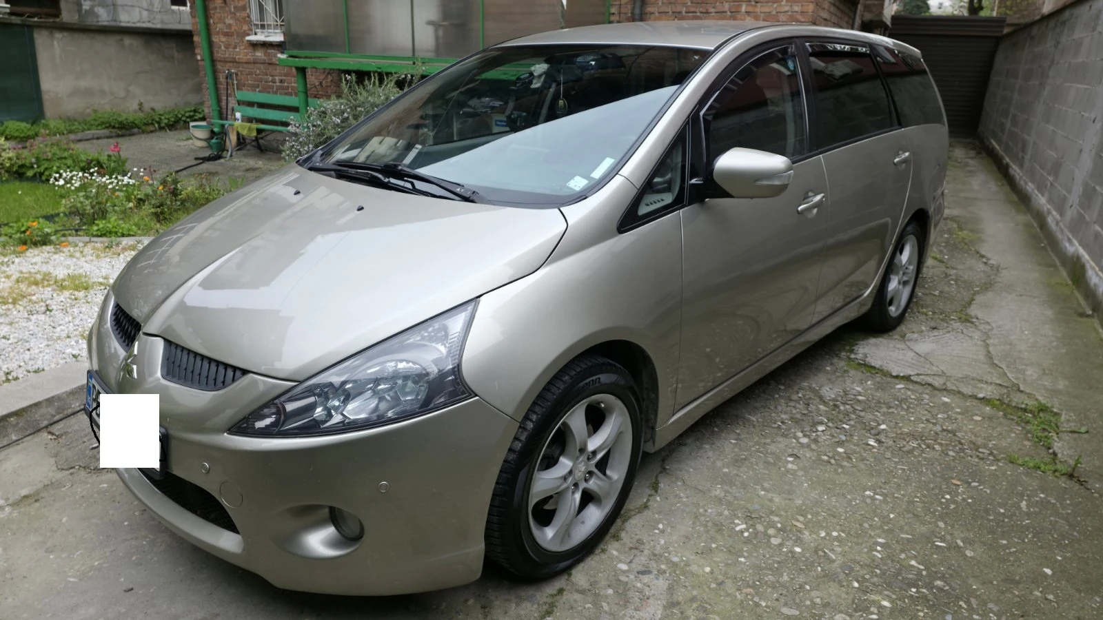Mitsubishi Grandis 2 DI-D, снимка 2 - Автомобили и джипове - 54350013
