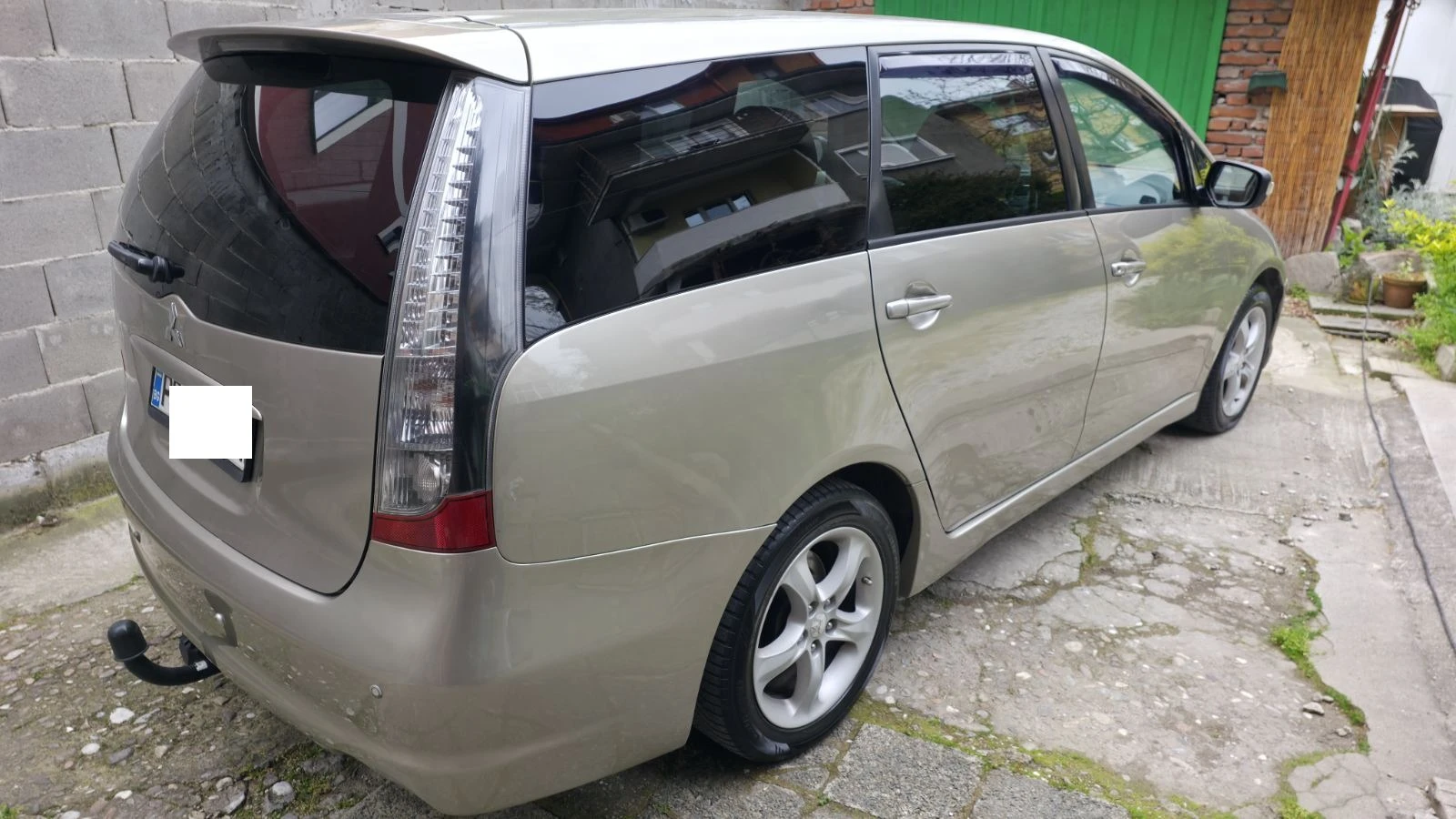 Mitsubishi Grandis 2 DI-D, снимка 3 - Автомобили и джипове - 54350013