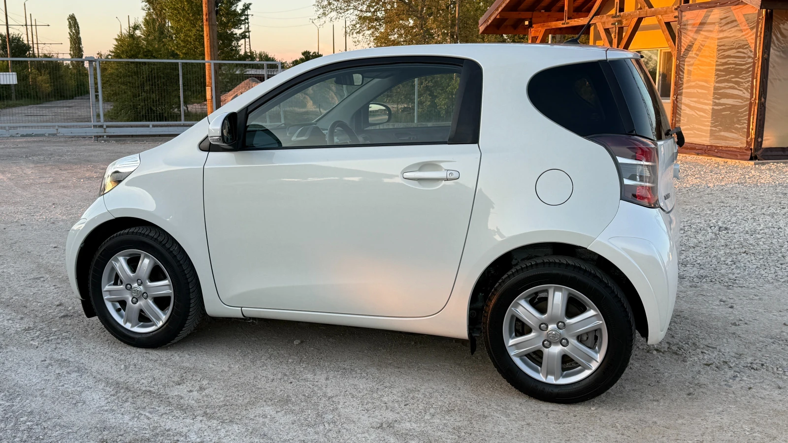 Toyota IQ 1.0-68кс/АВТОМАТИК/НОВ ВНОС ОТ ИТАЛИЯ, снимка 6 - Автомобили и джипове - 54438420
