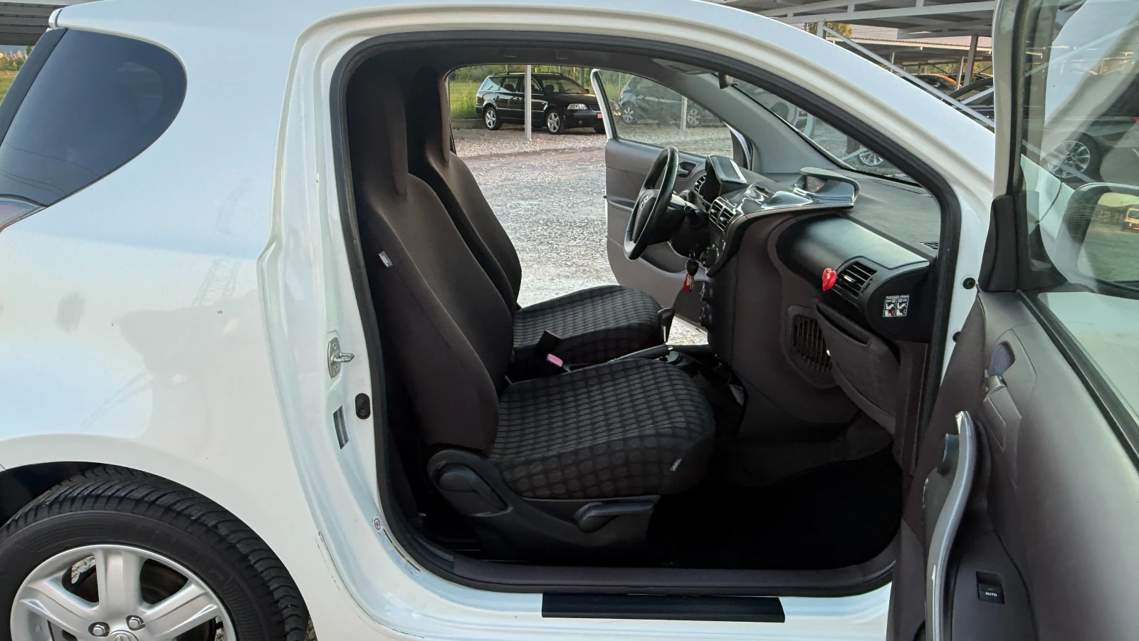 Toyota IQ 1.0-68кс/АВТОМАТИК/НОВ ВНОС ОТ ИТАЛИЯ, снимка 11 - Автомобили и джипове - 54438420