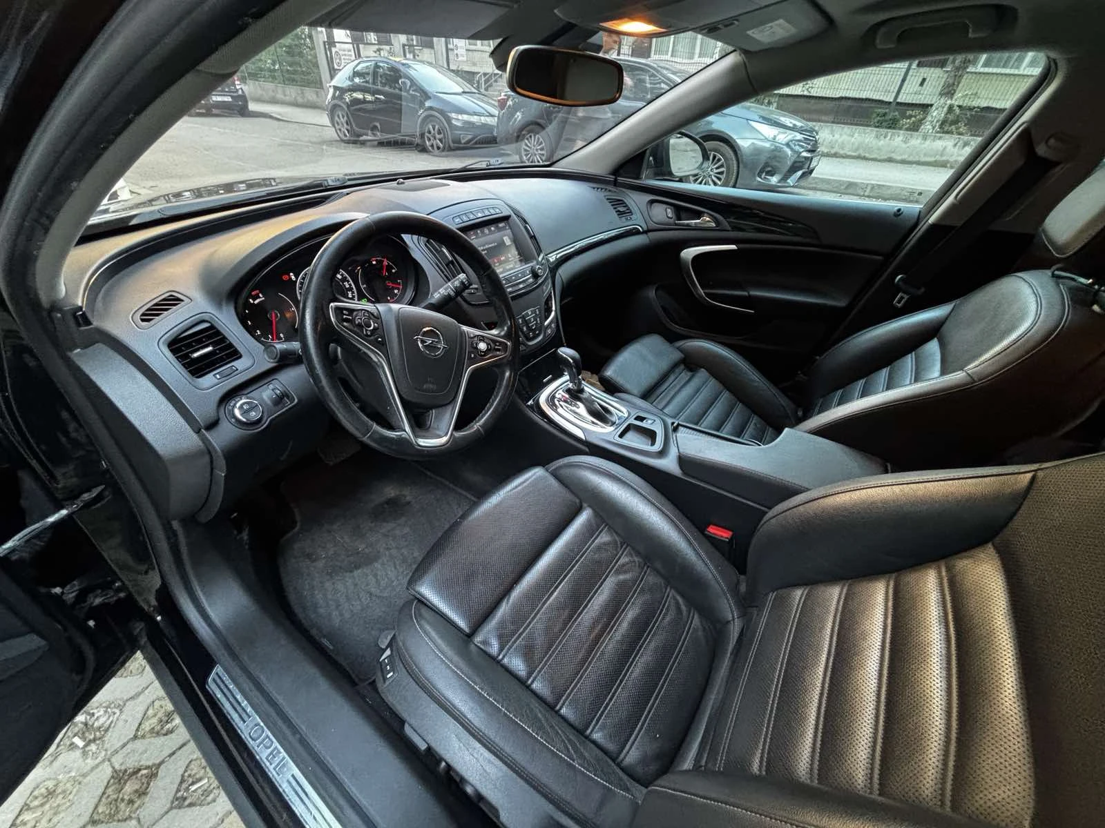 Opel Insignia Sport tourer, снимка 8 - Автомобили и джипове - 54704827