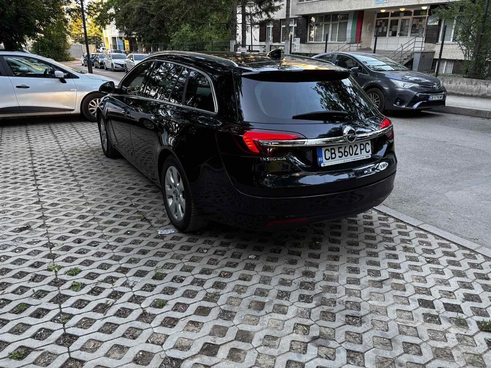 Opel Insignia Sport tourer, снимка 6 - Автомобили и джипове - 54704827