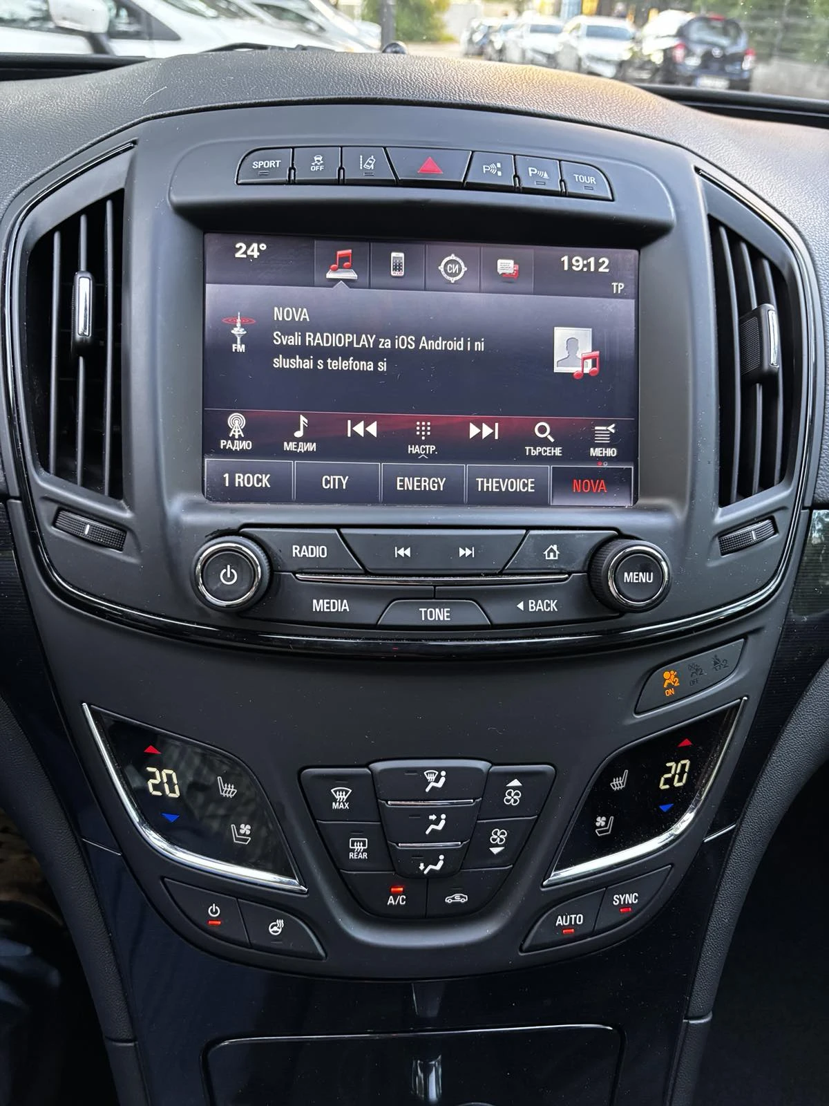 Opel Insignia Sport tourer, снимка 9 - Автомобили и джипове - 54704827