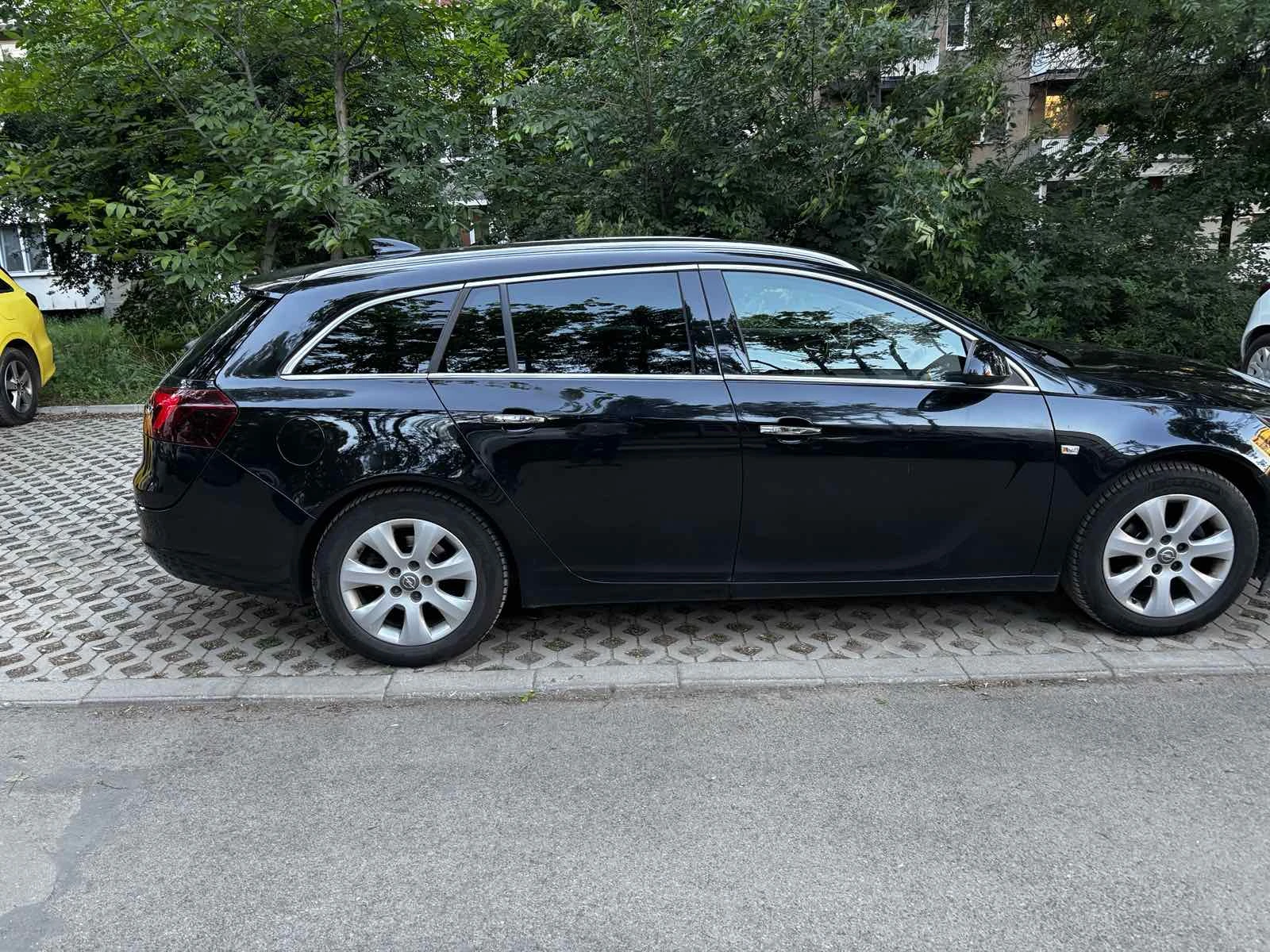 Opel Insignia Sport tourer, снимка 5 - Автомобили и джипове - 54704827