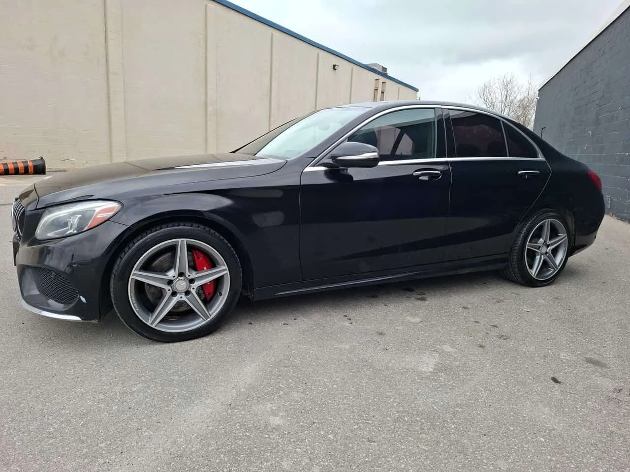 Mercedes-Benz C 300 * 4MATIC * AMG ПАКЕТ * 360 * PANO, снимка 2 - Автомобили и джипове - 54756200