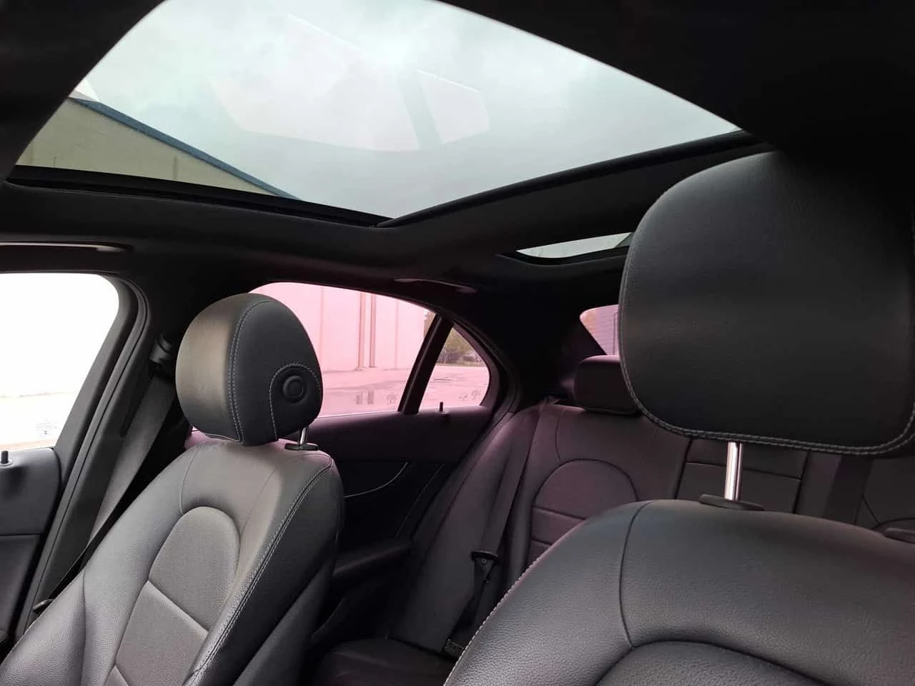 Mercedes-Benz C 300 * 4MATIC * AMG ПАКЕТ * 360 * PANO, снимка 13 - Автомобили и джипове - 54756200