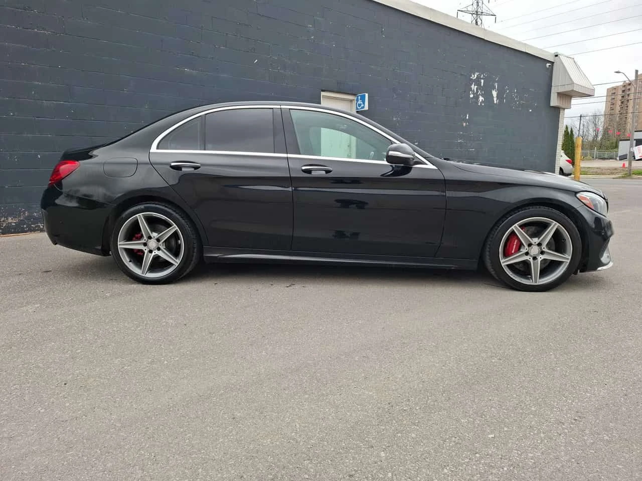 Mercedes-Benz C 300 * 4MATIC * AMG ПАКЕТ * 360 * PANO, снимка 3 - Автомобили и джипове - 54756200