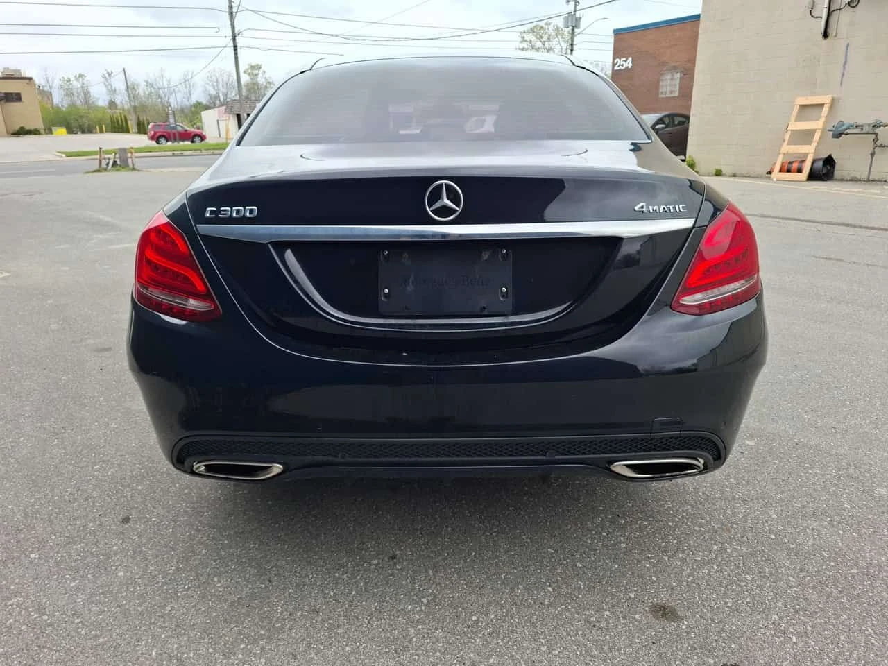 Mercedes-Benz C 300 * 4MATIC * AMG ПАКЕТ * 360 * PANO, снимка 4 - Автомобили и джипове - 54756200