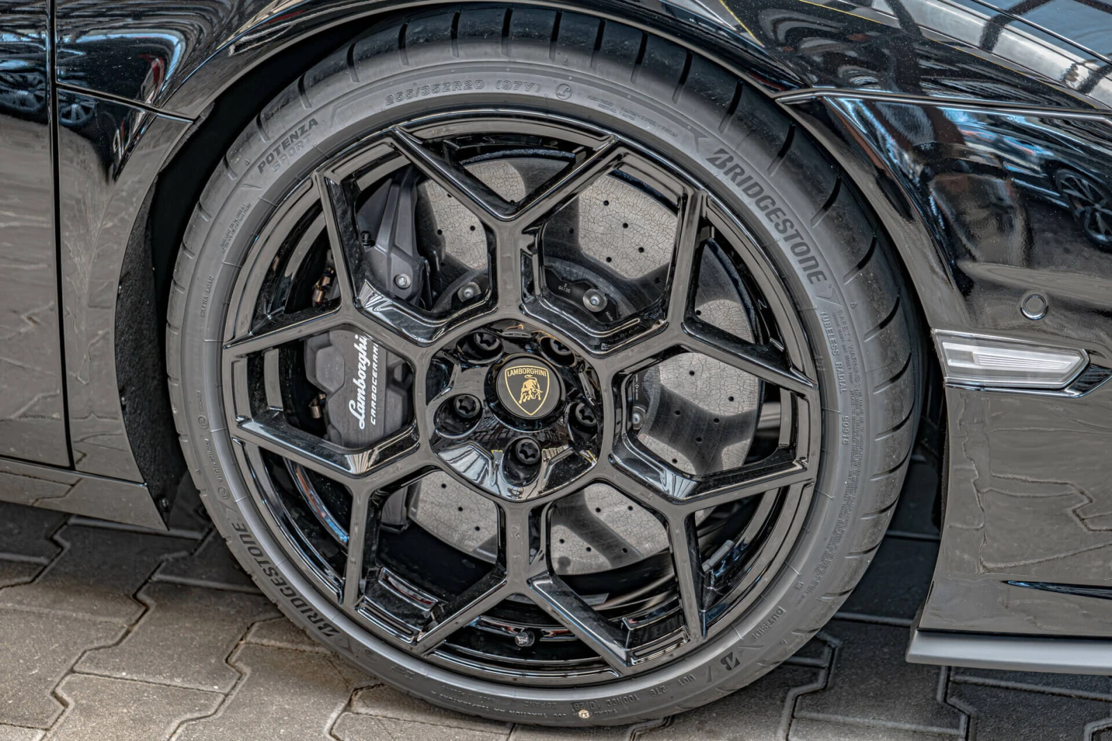 Lamborghini Temerario 4.0 PHEV/4WD/3D Камера/Керамика/Lift, снимка 7 - Автомобили и джипове - 55355297