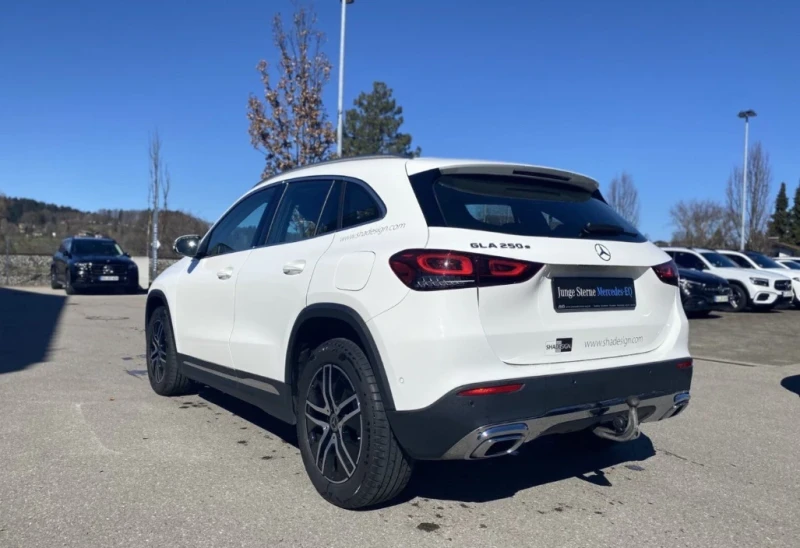 Mercedes-Benz GLA 250 Navi Plus LED Carplay, снимка 4 - Автомобили и джипове - 52897060