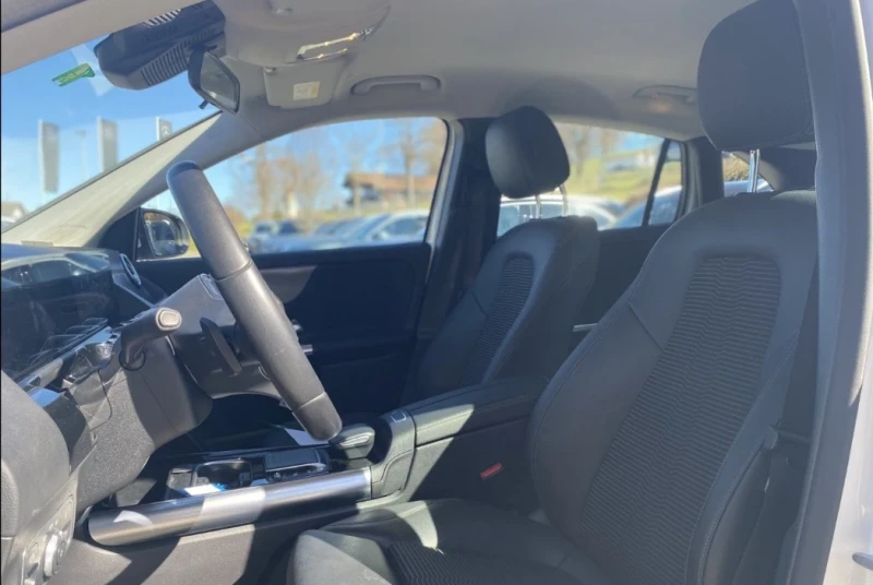 Mercedes-Benz GLA 250 Navi Plus LED Carplay, снимка 8 - Автомобили и джипове - 52897060