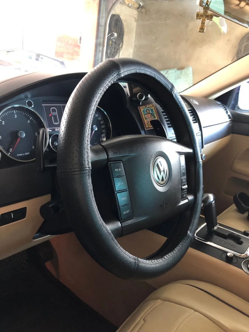 VW Touareg, снимка 9 - Автомобили и джипове - 52495653