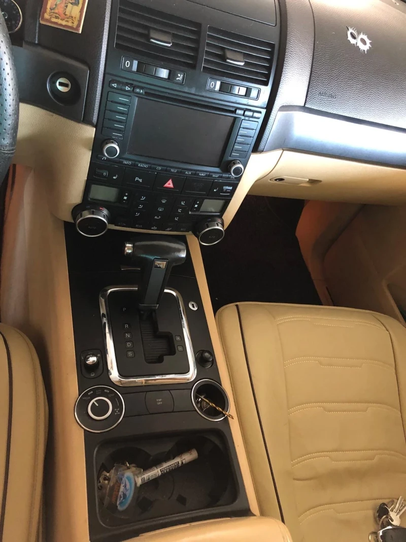 VW Touareg, снимка 11 - Автомобили и джипове - 52495653