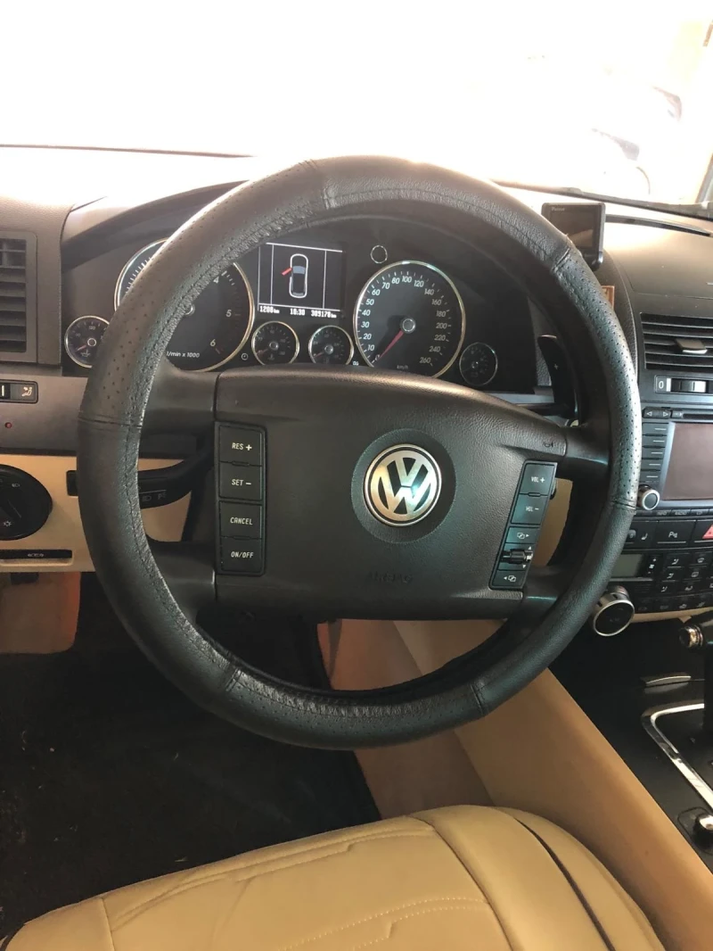 VW Touareg, снимка 10 - Автомобили и джипове - 52495653