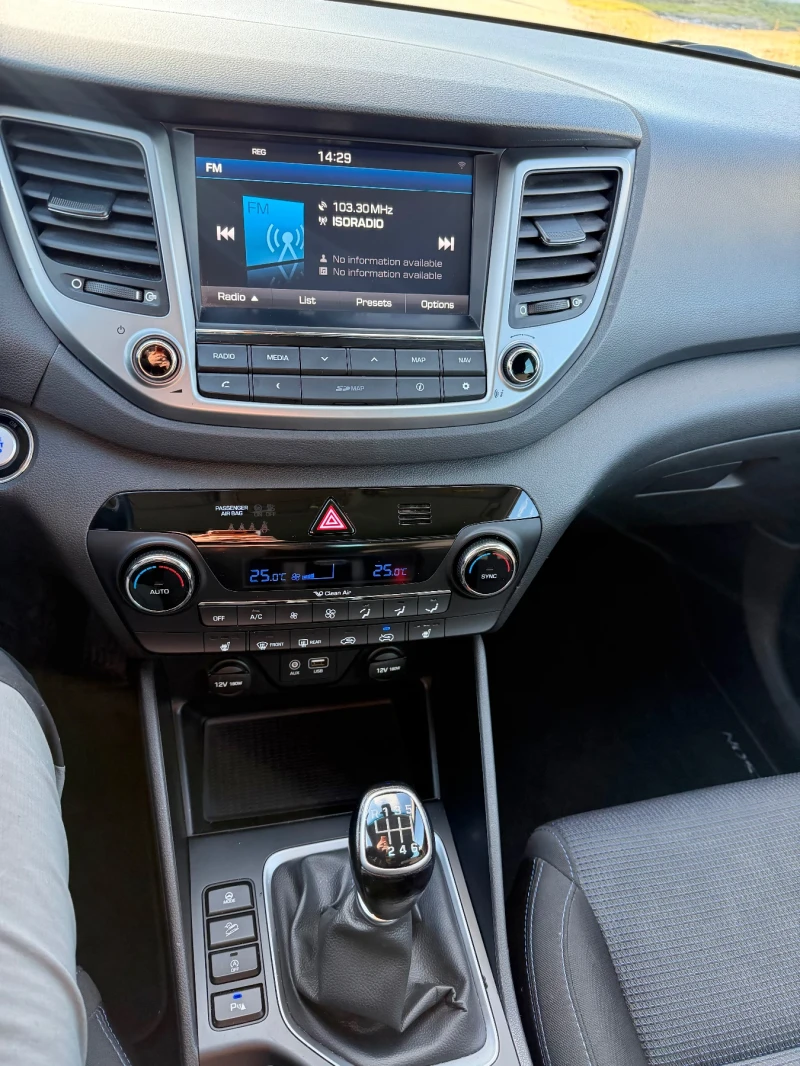 Hyundai Tucson, снимка 8 - Автомобили и джипове - 52505581