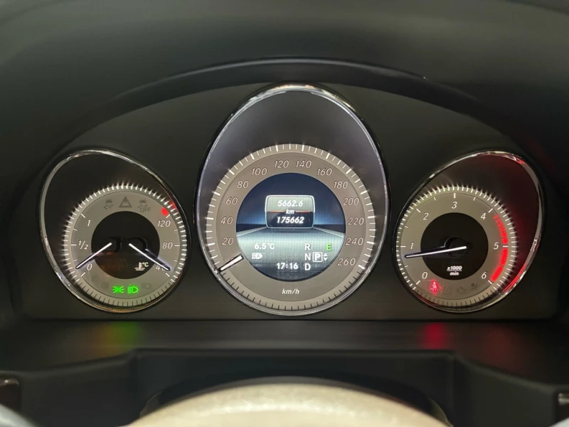 Mercedes-Benz GLK 250* BlueTec* AMG* 360* Памет* М.Точка, снимка 17 - Автомобили и джипове - 52930118