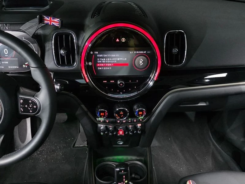 Mini Countryman 1.5 Automatic, снимка 14 - Автомобили и джипове - 56002116