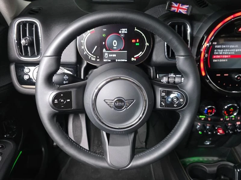 Mini Countryman 1.5 Automatic, снимка 13 - Автомобили и джипове - 56002116
