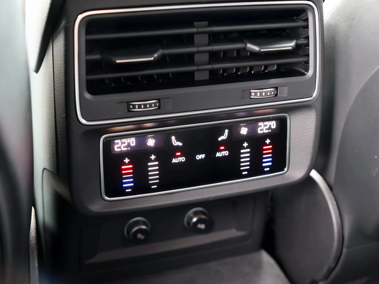 Audi Q8 50TDI/286HP/S-LINE/360/ОБДУХВАНЕ/MATRIX/ACC/580z, снимка 15 - Автомобили и джипове - 55231629