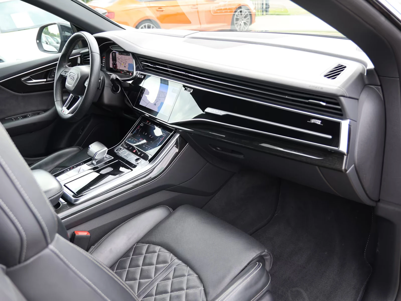 Audi Q8 50TDI/286HP/S-LINE/360/ОБДУХВАНЕ/MATRIX/ACC/580z, снимка 11 - Автомобили и джипове - 55231629