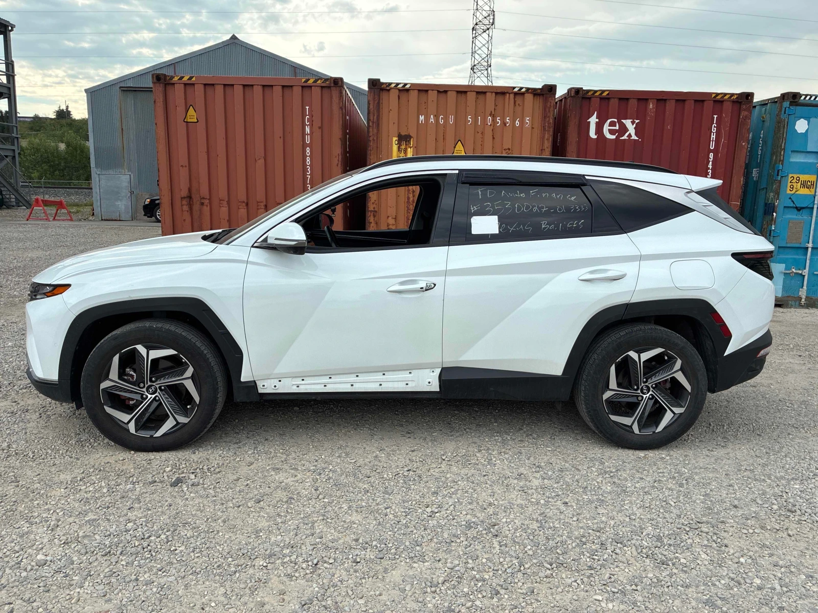 Hyundai Tucson Ultimate | CARFAX | АВТОКРЕДИТ БЕЗ ПЪРВОНАЧАЛНА , снимка 3 - Автомобили и джипове - 56133793