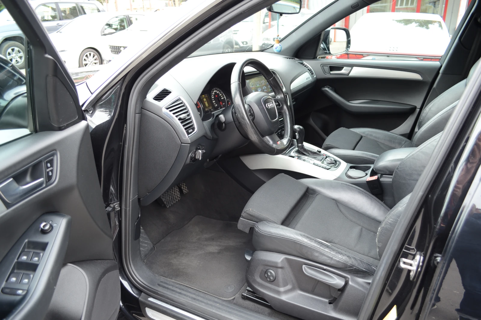 Audi Q5 2.0 DISEL 4x4 , снимка 9 - Автомобили и джипове - 56224503