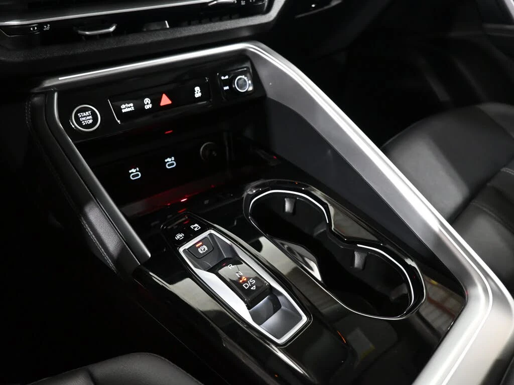 Audi Q5 2.0 40TFSI Quattro , снимка 9 - Автомобили и джипове - 56357168