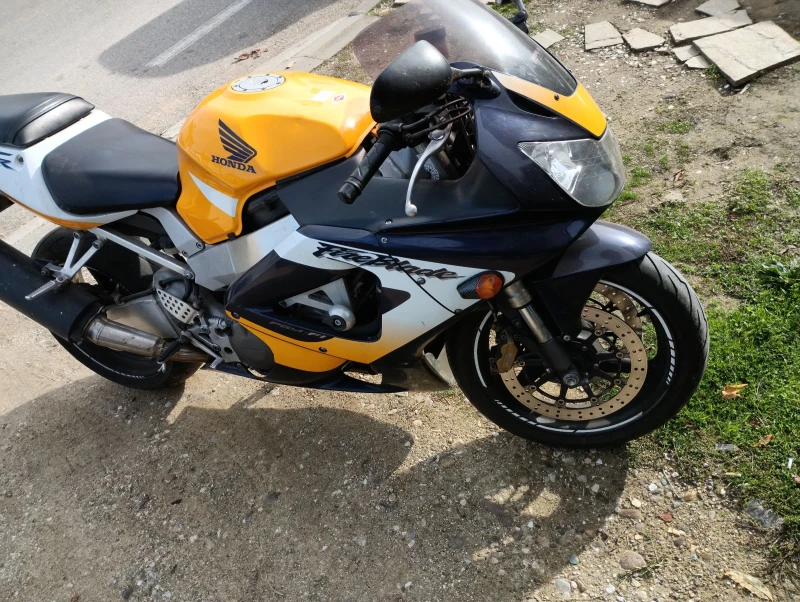 Honda Cbr 929, снимка 2 - Мотоциклети и мототехника - 52263046