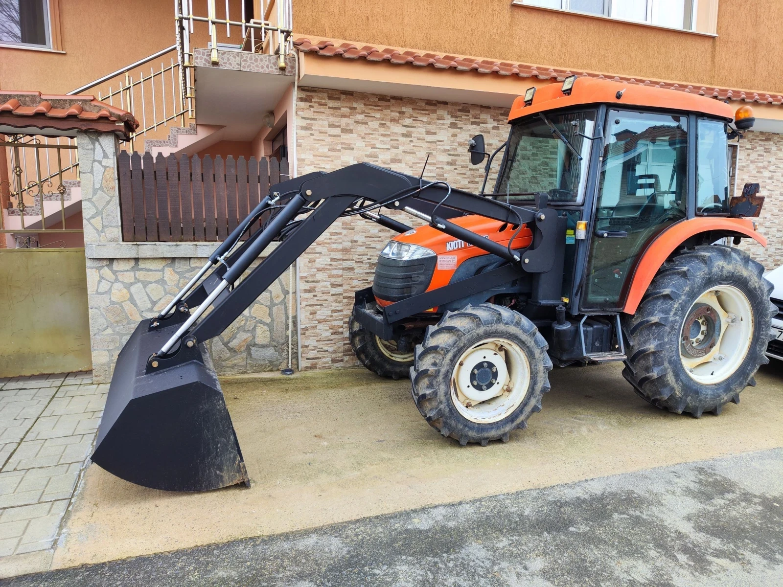 Трактор Kioti Dk551c | Auto.bg — изображение 1