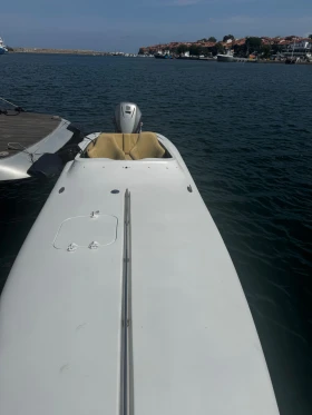 Лодка Bavaria, снимка 8