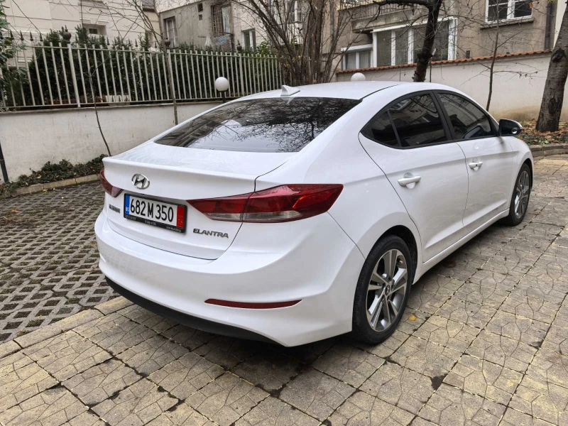 Hyundai Elantra, снимка 5 - Автомобили и джипове - 48271593