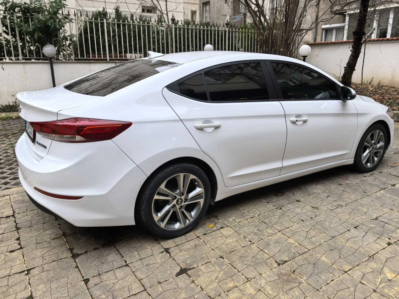 Hyundai Elantra, снимка 6 - Автомобили и джипове - 48271593