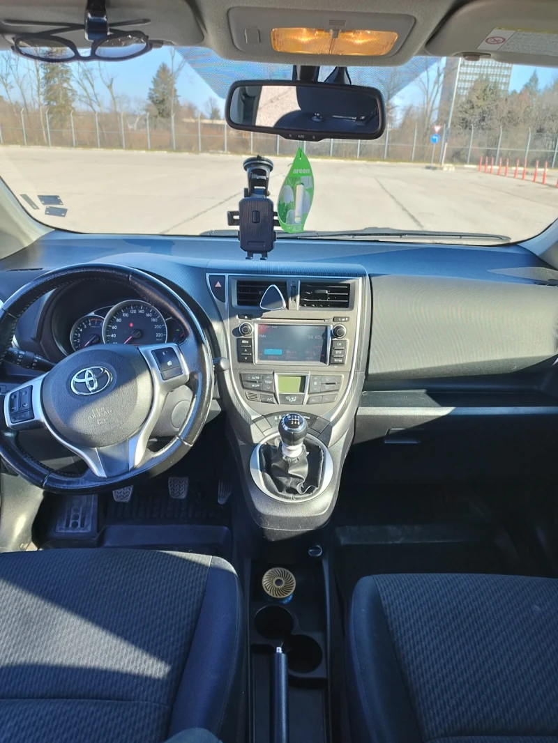 Toyota Verso S 1.3 VVTI, снимка 5 - Автомобили и джипове - 49377790