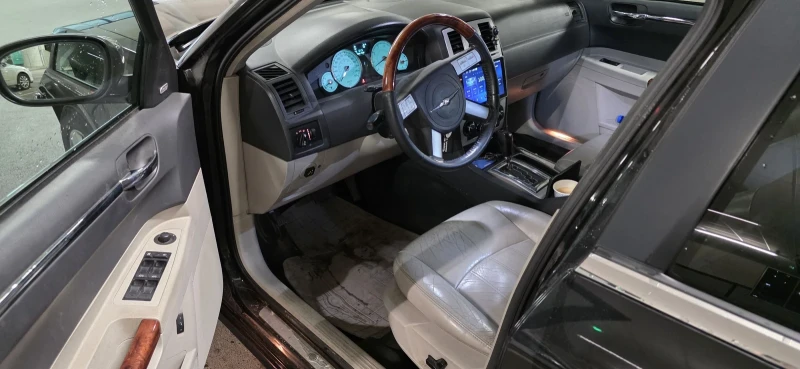 Chrysler 300c 3.5i 4x4 LPG, снимка 8 - Автомобили и джипове - 52859447
