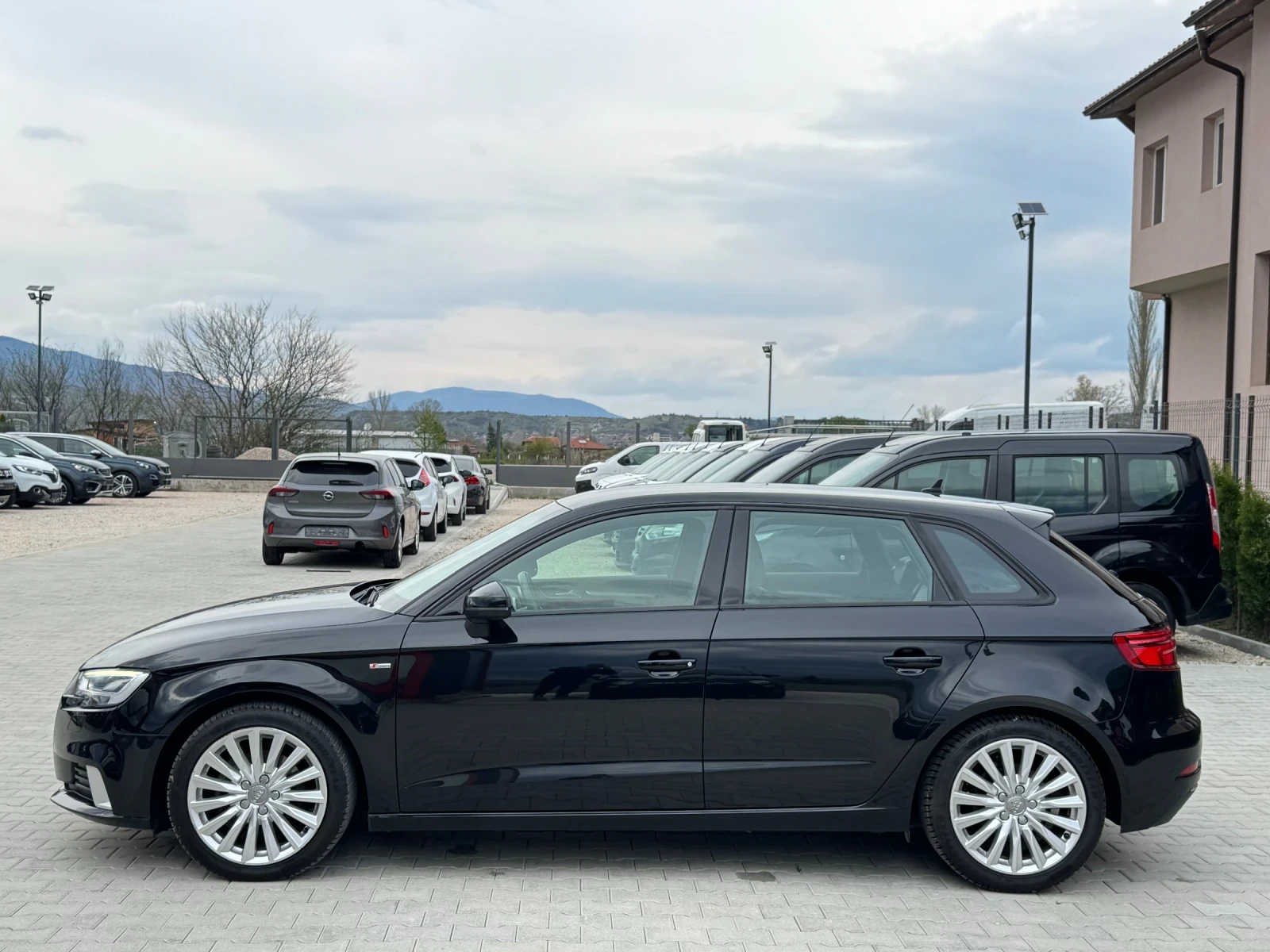 Audi A3 1.6TDI AVTOMAT S-LINE - изображение 2