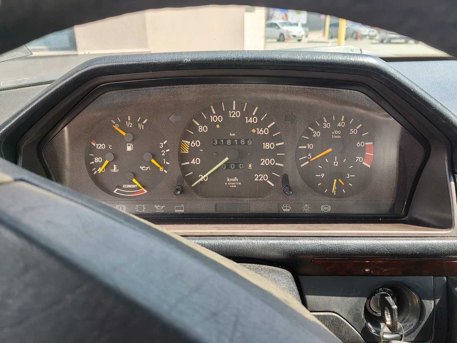 Mercedes-Benz 124  - изображение 7