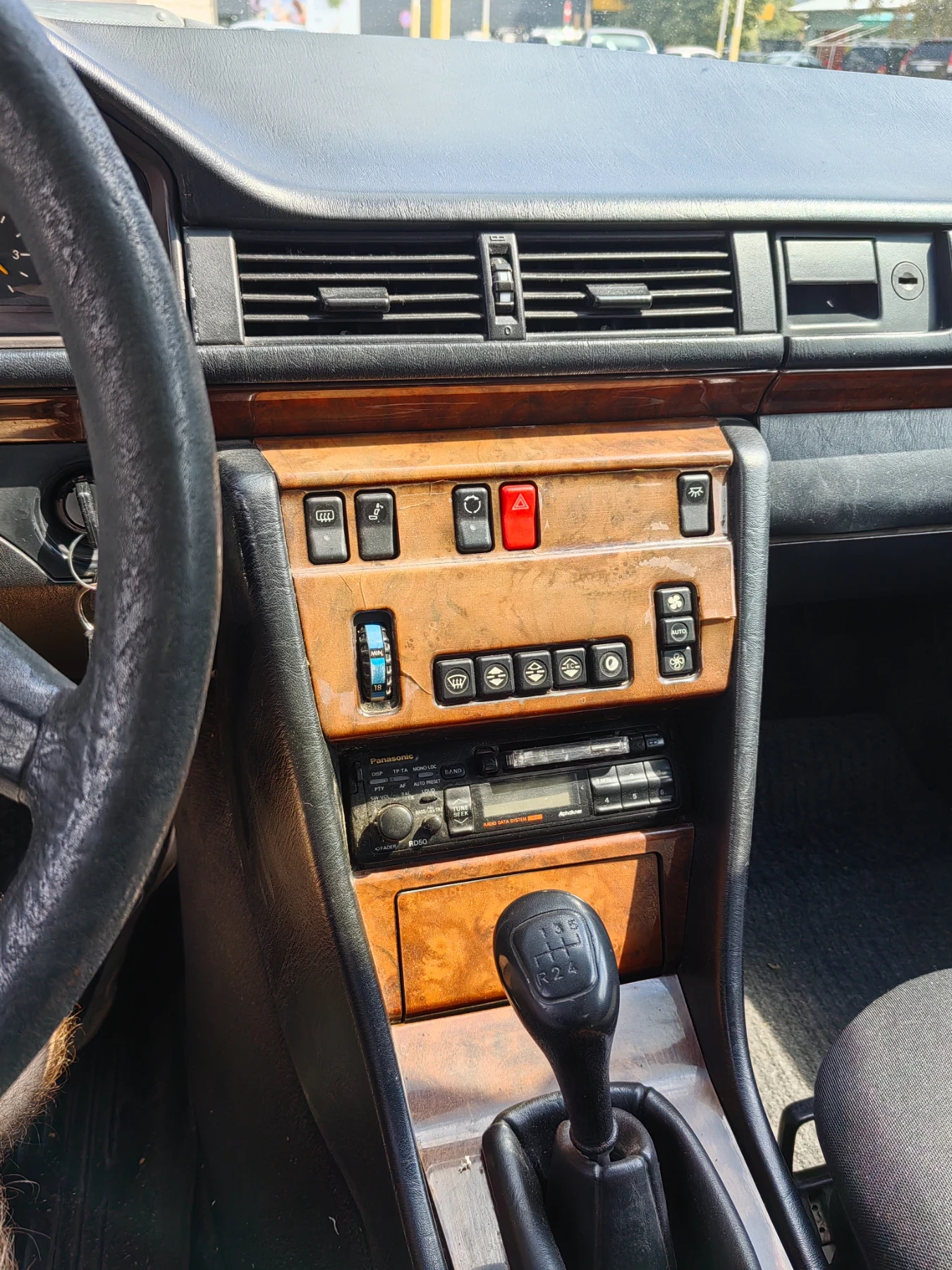 Mercedes-Benz 124  - изображение 8