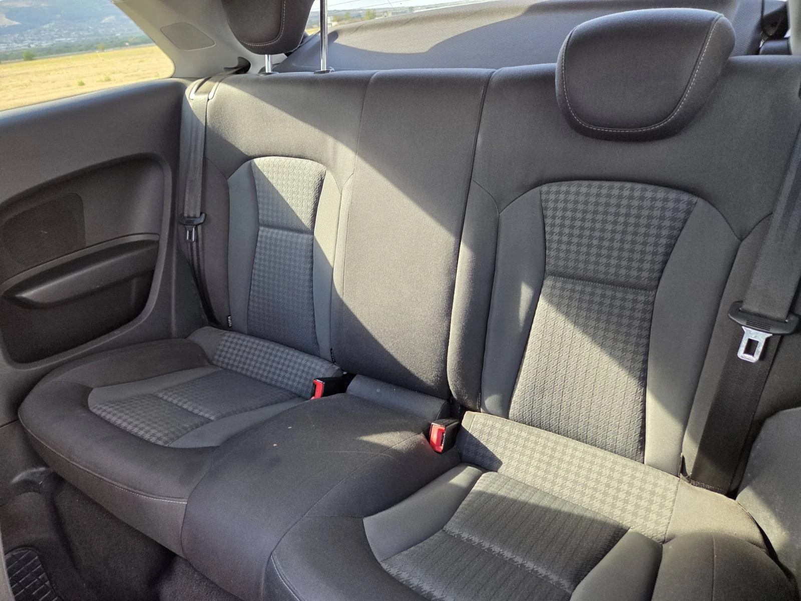 Audi A1 1.6  TDI - изображение 9