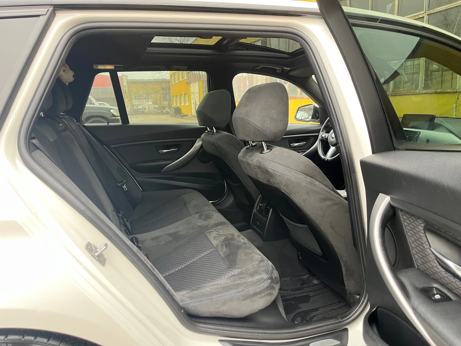 BMW 320 M-пакет* ИТАЛИЯ , снимка 13 - Автомобили и джипове - 53748347