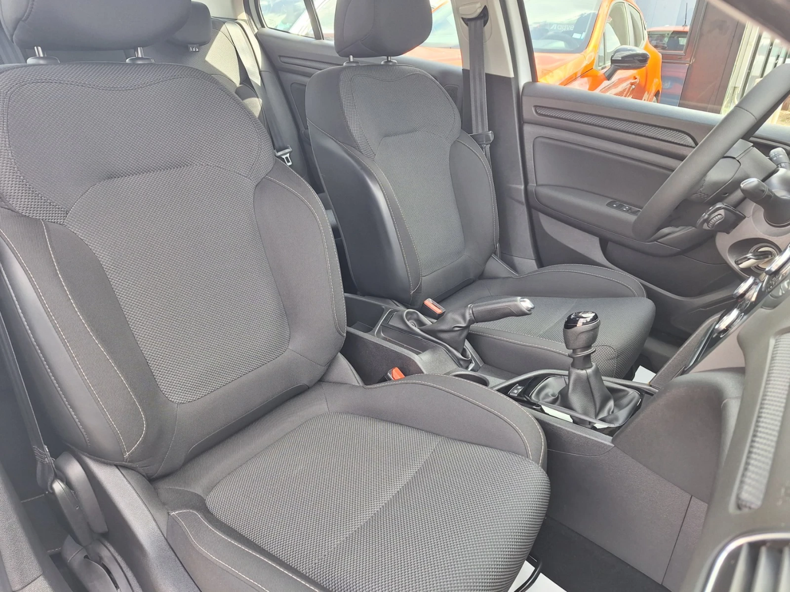 Renault Megane 1.3Tce/115к.с., снимка 15 - Автомобили и джипове - 54148193