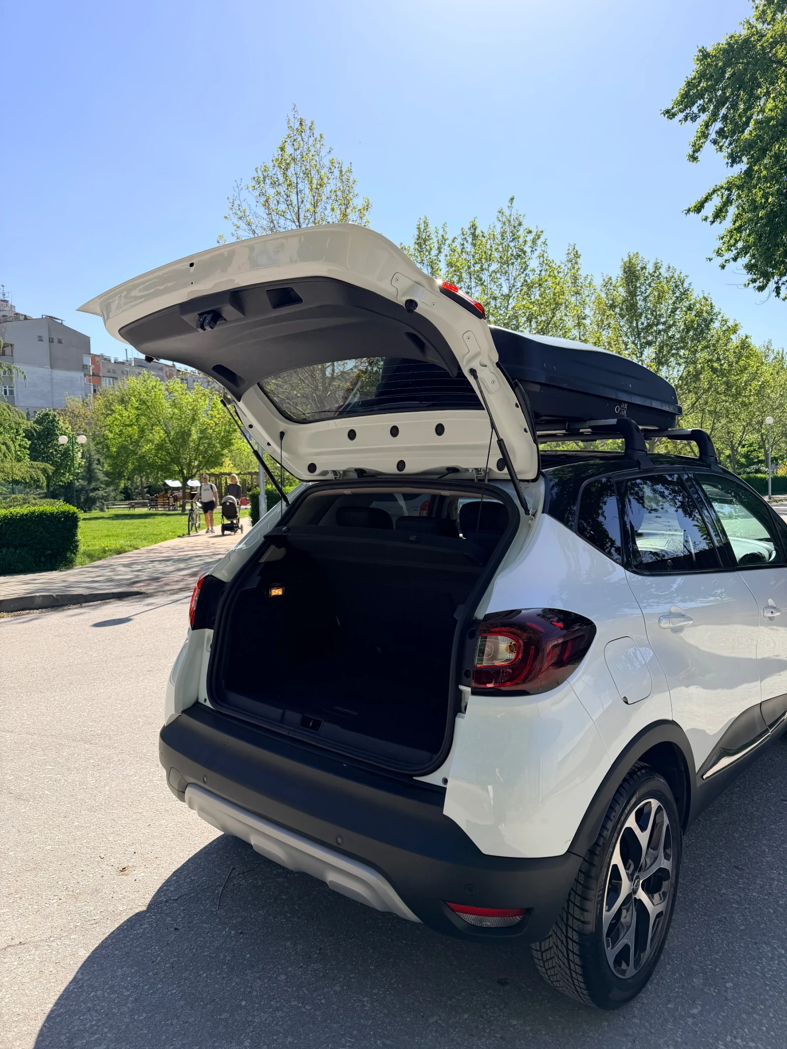 Renault Captur, снимка 3 - Автомобили и джипове - 54353718