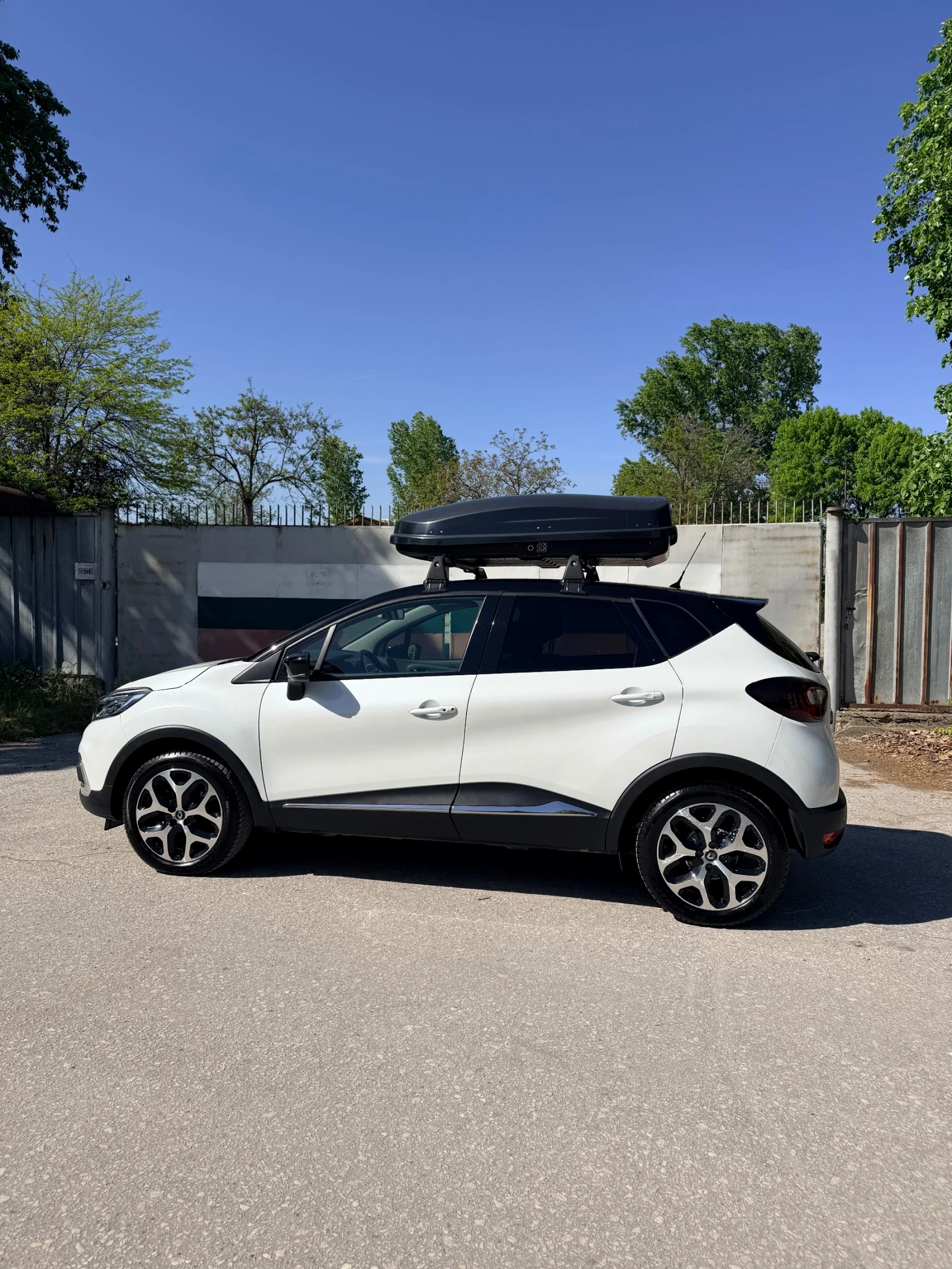 Renault Captur, снимка 2 - Автомобили и джипове - 54353718