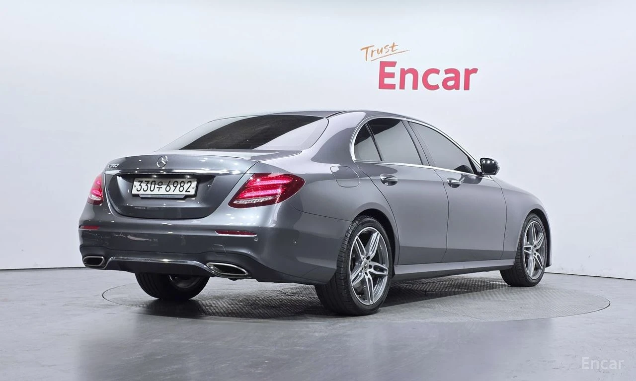 Mercedes-Benz E 300 АМG PACK* BURMESTER* 360 CAM* HEAD-UP* DIGITAL* , снимка 4 - Автомобили и джипове - 54446249