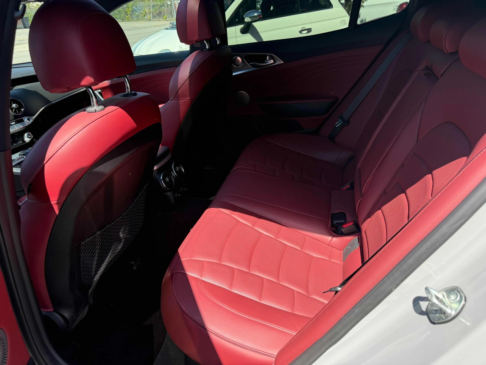 Kia Stinger * * CARFAX * * АВТО КРЕДИТ * * Цена до БГ * * , снимка 8 - Автомобили и джипове - 54577630