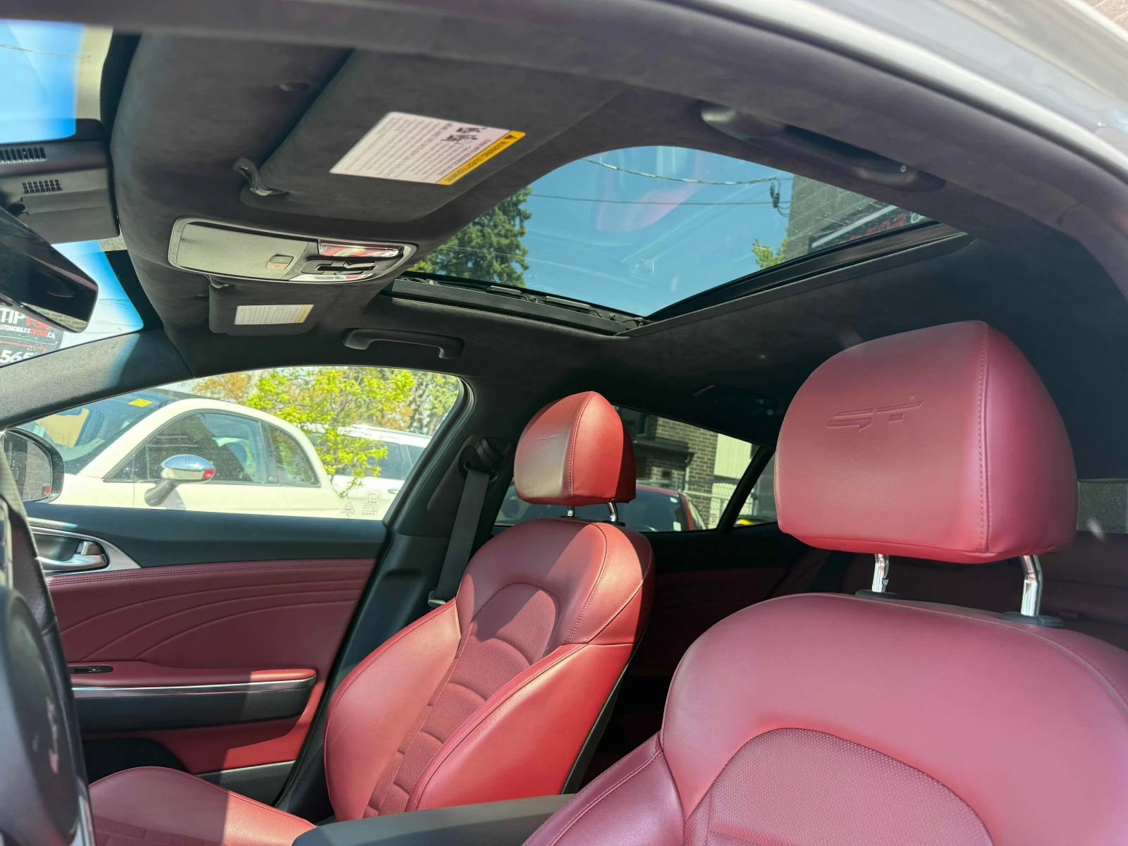 Kia Stinger * * CARFAX * * АВТО КРЕДИТ * * Цена до БГ * * , снимка 14 - Автомобили и джипове - 54577630