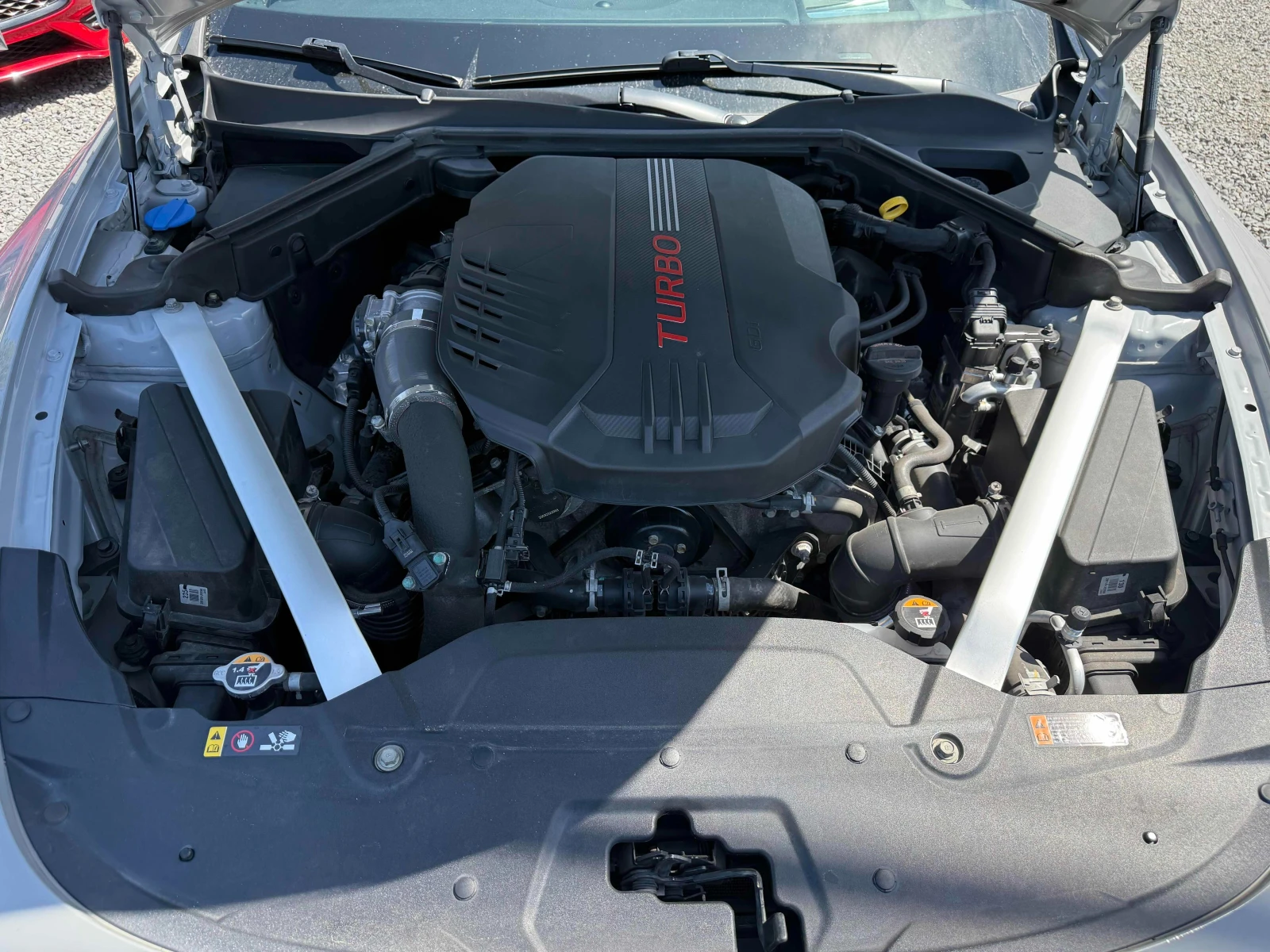 Kia Stinger * * CARFAX * * АВТО КРЕДИТ * * Цена до БГ * * , снимка 15 - Автомобили и джипове - 54577630