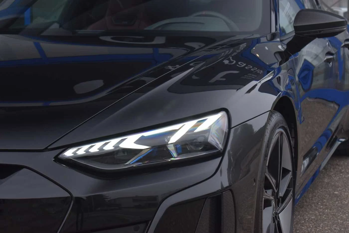 Audi E-Tron GT RS/598HP/QUATTRO/MASS/REALAXLE/B&O/PANO/360/448z, снимка 2 - Автомобили и джипове - 54691141