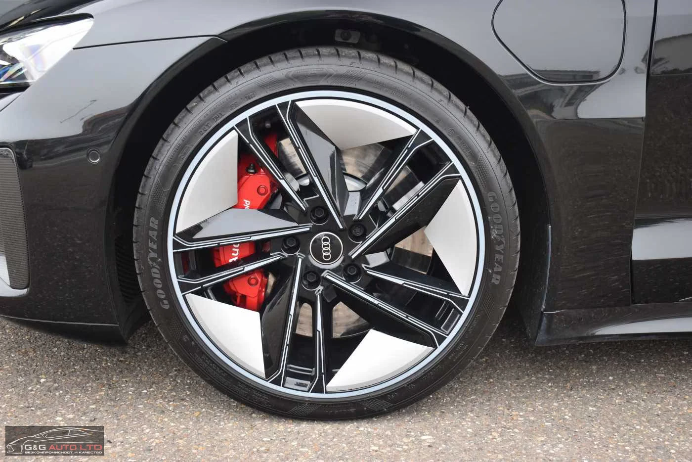 Audi E-Tron GT RS/598HP/QUATTRO/MASS/REALAXLE/B&O/PANO/360/448z, снимка 5 - Автомобили и джипове - 54691141