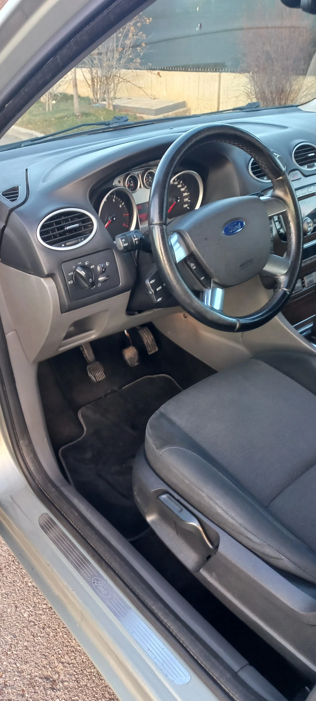 Ford Focus 1.6 Ghia, снимка 4 - Автомобили и джипове - 54778507